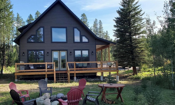 Coram House | NEW Spacious home 7 miles to the entrance of Glacier National Park!n