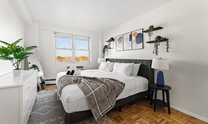 North Brookline Apartment | Nice 2bd/1.5ba near BU 8346