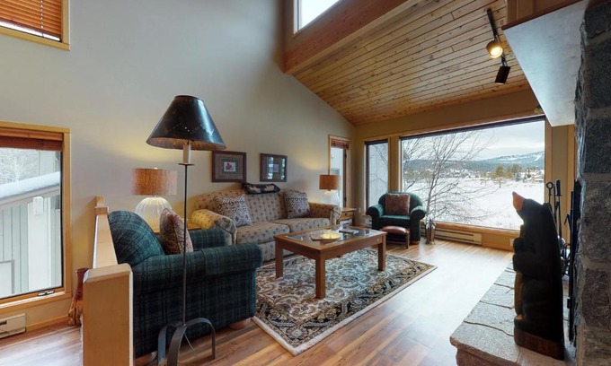 Big Sky Meadow Village Hotel | Park 285