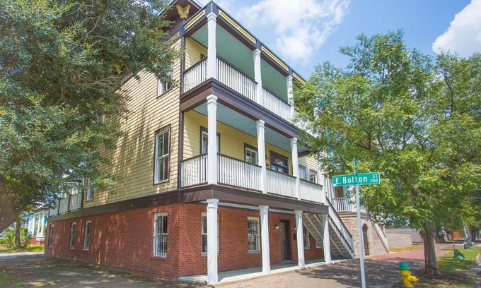 Historic Downtown Savannah House | Parkside Place by Lucky Savannah