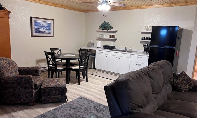 Donnybrook House | Parkview Suite in quiet Donnybrook