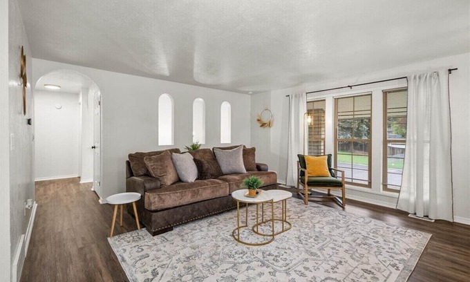 Fairwood House | Peaceful Haven I Stylish Home in North Spokane!