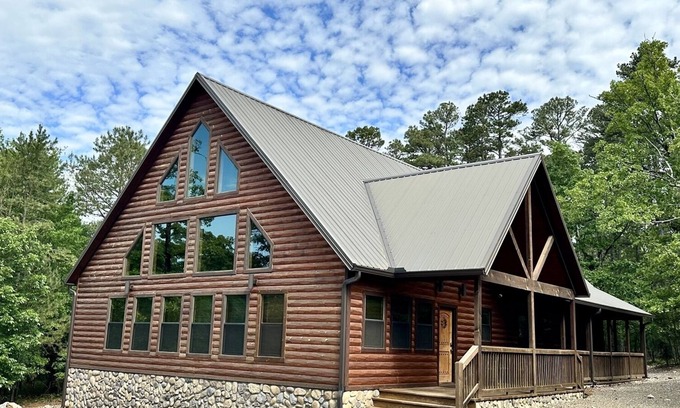 Hochatown Cabin | Peaceful Peak-Inside State Park|Secluded|Close to Lake|3 Bedroom|Sleeps 8
