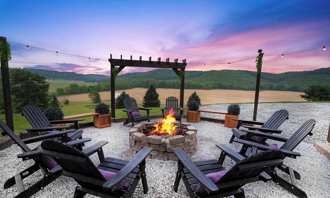 Laurelville House | Pickleball-PingPong-HotTub-Gym-PoolTbl-GameRoom