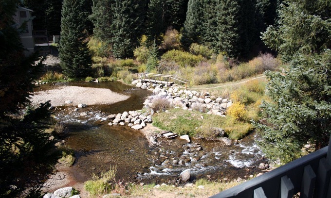 Warrior's Mark House | Pinecreek #I - 3 BR: Close to Town- Shuttle to Slopes- Pool & Hot Tub Access