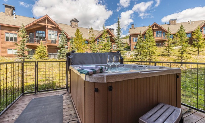 Big Sky House | Private Hot Tub, Shuffleboard, Minutes to Big Sky Resort | Craigsky at Alpenglow