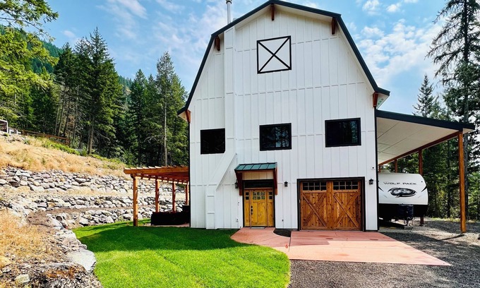 Kalispell House | Private Luxury Home Nestled into the Mountains outside Glacier National Park