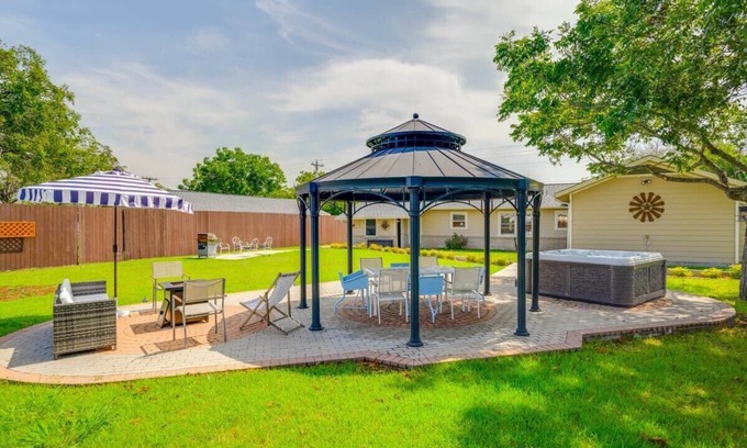 Dripping Springs House | Private Pool, 5/2, hot tub, Blanco river