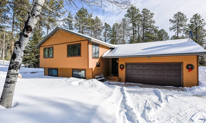 Lead Cabin | Quiet and Private Paradise Close to Highway, ATV and Snowmobile Trails!