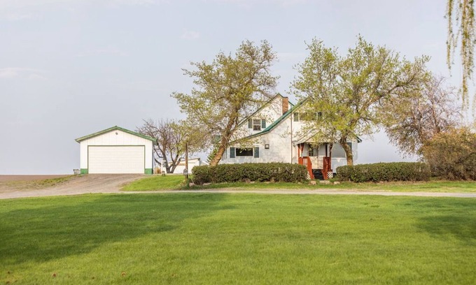 Ashton Other | Quiet Farmhouse centrally located between Yellowstone and Jackson Hole and more