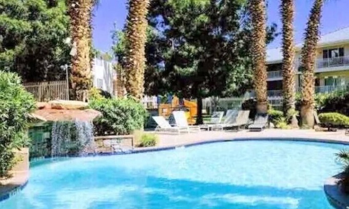 St. George Condo | Remodeled 2 Bed 2 Bath Las Palmas Condo with access to Las Palmas Resort pools.
