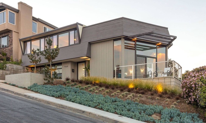 Point Loma House | Renovated Mid-Century Mod Home with Spectacular Views in Point Loma (Spa & A/C)