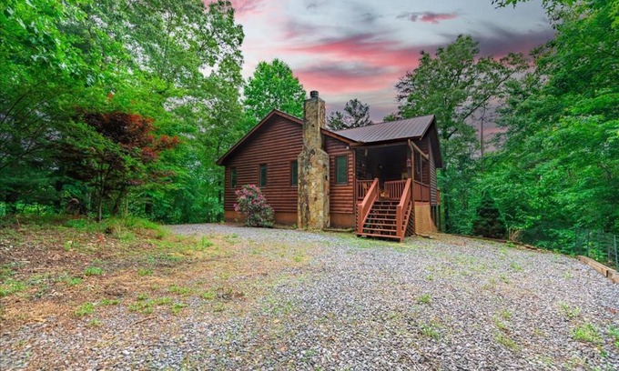 Mineral Bluff House | Ricks Retreat-Log Cabin, near Blue Ridge, hot tub