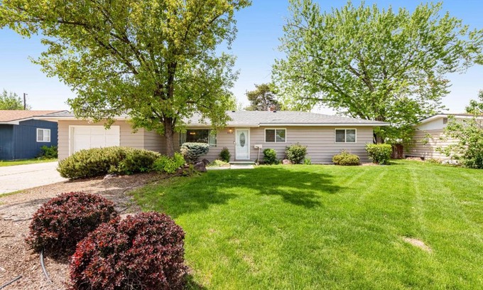 Hillcrest House | Roomy Ranch