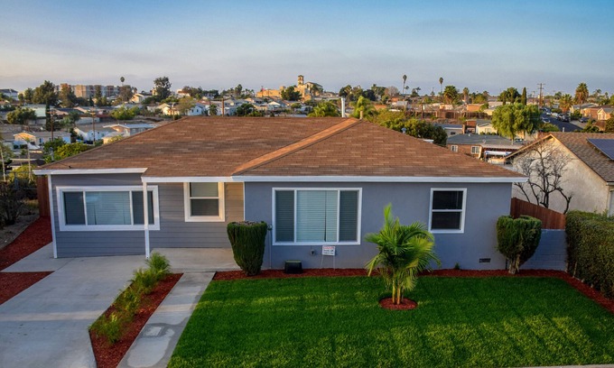 Valencia Park House | San Diego spacious 5 BR Centrally Located Close to Downtown!