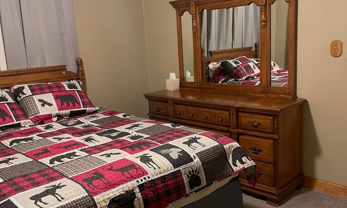 Columbia Cabin | Secluded get away located in South Central Iowa surrounded by oak woods.