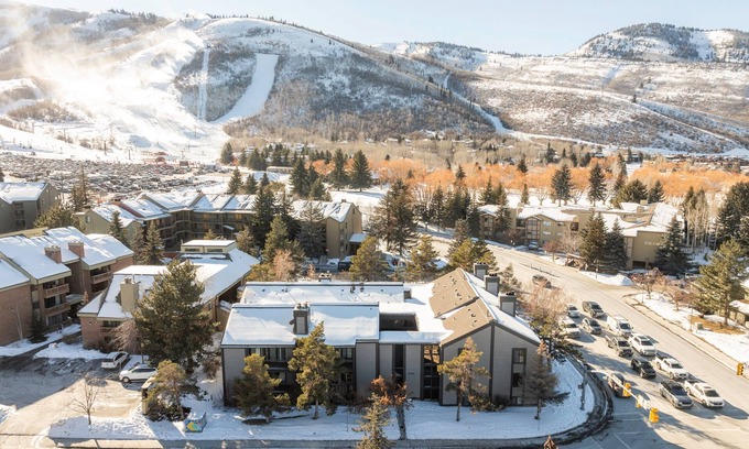 North Park City Condo | Ski Condo + Hot Tub Empire Coalition 202 Walk to Main + PC SKI 2B/2B