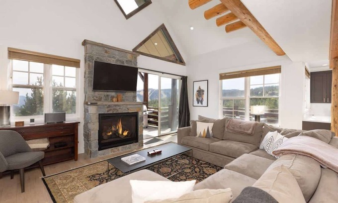 Saddle Ridge Condo | Ski-In/Ski-Out 3 Bedroom Moonlight Basin