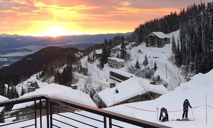 Sandpoint House | Ski in Ski out chalet with hot tub - Walk to the Village