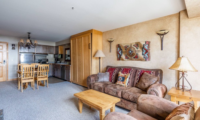 Big Sky Condo | Ski-in/ski-out condo with mountain views, hot tub, pool & gym access