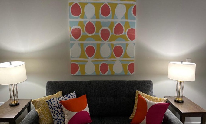 Indianapolis Apartment | SKYWALK CONVENTION CENTER KING BED WiFi WD