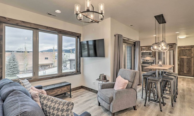 Columbia Falls Condo | Sleek Columbia Falls Condo: Centrally Located!