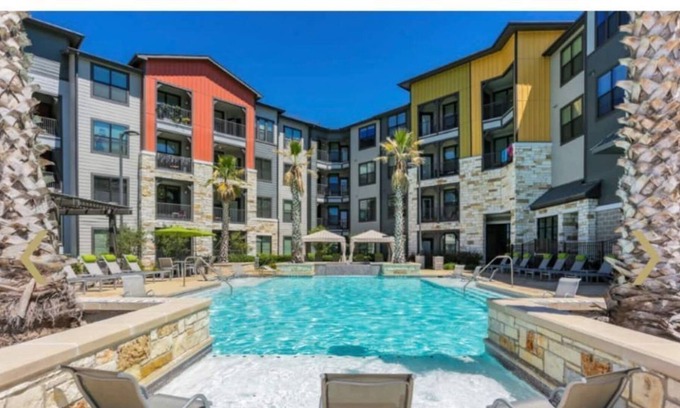 Medical Center District Apartment | SouthTexasMedicalCenter/USAAheadquarters/Pool/Gym/SixFlags/LaCantera/RIM