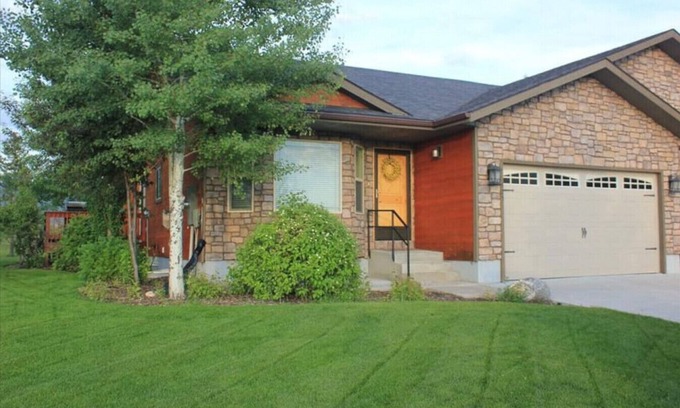 Driggs House | Spacious 6 Br Townhome Near Ski Hill Road
