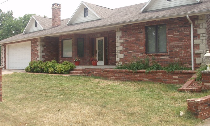 Eureka Springs House | Spacious Home, Awesome View, Close to Lakes, Comfortably Sleeps 18 People