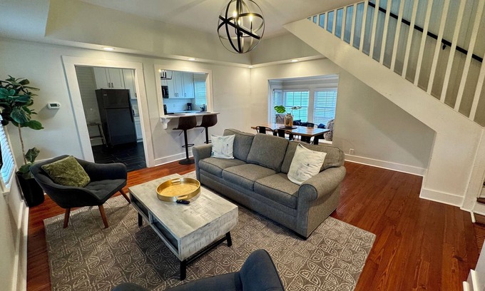 Thomas Square House | Starland District Cottage - Foodie Getaway!