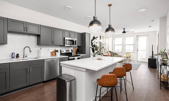 Speedway Condo | Stay For Gen Con! Next to Motor Speedway!
