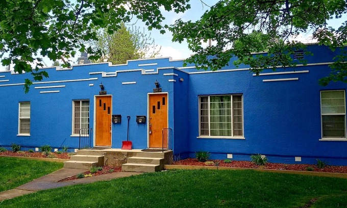 Coeur d'Alene House | Stay in a Castle! Downtown! Best location! FREE Bikes & Kayak! 2024 Renovation!