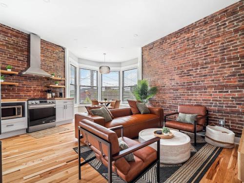 Detroit - Shoreway Apartment | Stunning Boho Apt in Ohio City