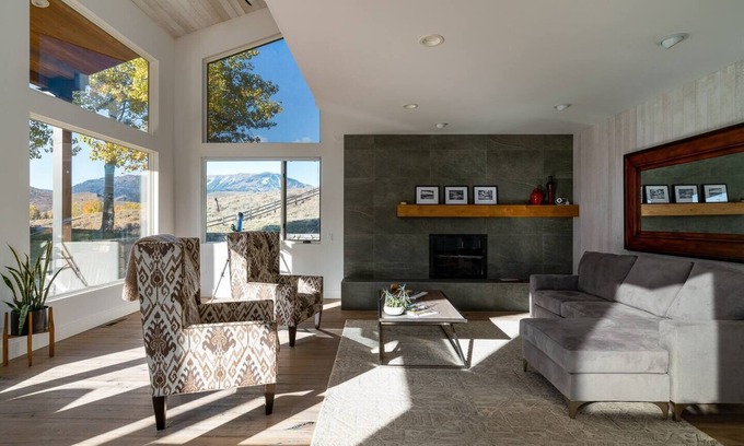 Elkhorn Village House | Stunning Elkhorn Retreat
