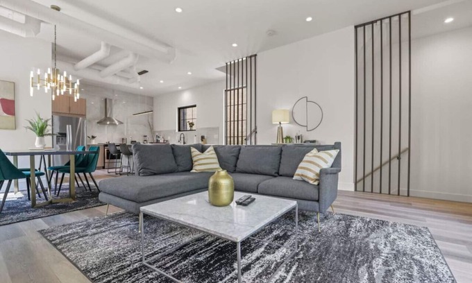 Downtown Columbus Apartment | Stylish Getaway!-Columbus-3 Bedroom Masterpiece!