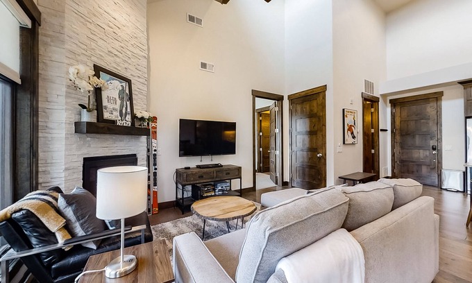 Park City Condo | Stylish New-Build Condo | 2 Suites, Pool & Hot Tub | Walk to Cabriolet Lift