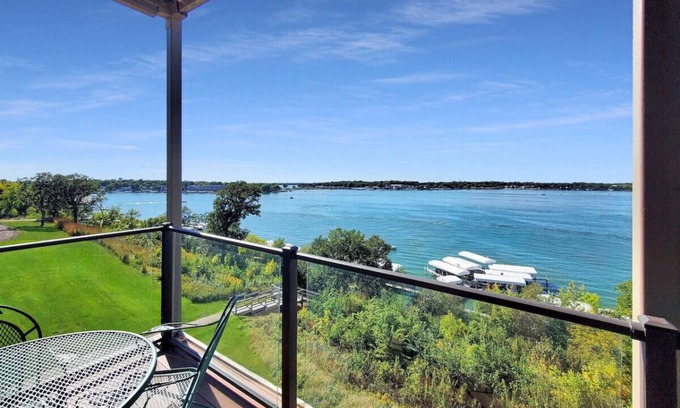 Spirit Lake Condo | Sun Rays and Lake Days in the Brooklyn at Bridges Bay Resort