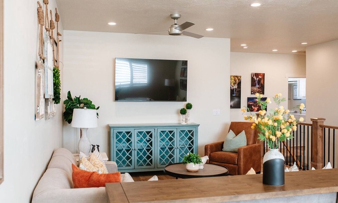 Washington Fields House | πSun Shack π Warm Weather Getaway with Air Hockey Table and Pool