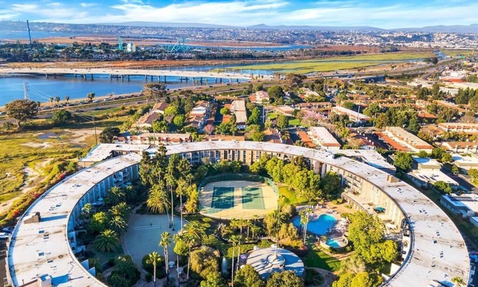 Point Loma Heights Condo | Sunny 1 BR | W/D | Pool | Resort Amenities