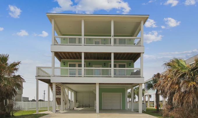 Pirates Beach West House | Sunset Paradise: New to Vacation Rentals in 2021, Beachside in Pirates Beach West!