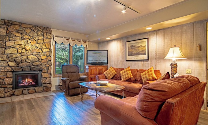 Ketchum Condo | SV153 - Walk to Lifts & Town - Hot Tub & Pool