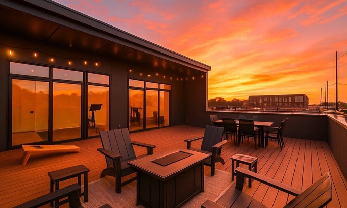 Inglewood Condo | The Crazy Town Condo- 13 minutes from Broadway, Great for Groups w Free Parking, Gym, Rooftop