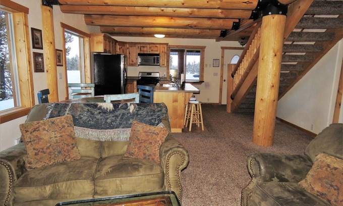 Island Park Hostel | The Hideaway Hostel near Yellowstone