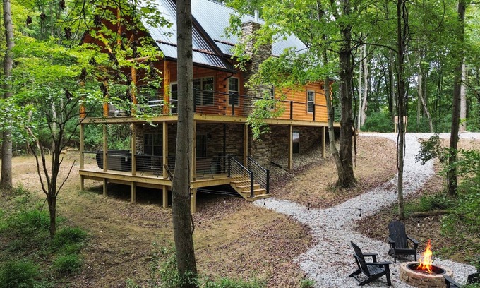Logan Cabin | The Lazy Bear | Hocking Hills