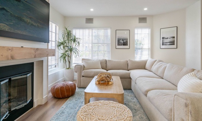 Crown Point House | The Oliver - Pacific Beach Hideaway