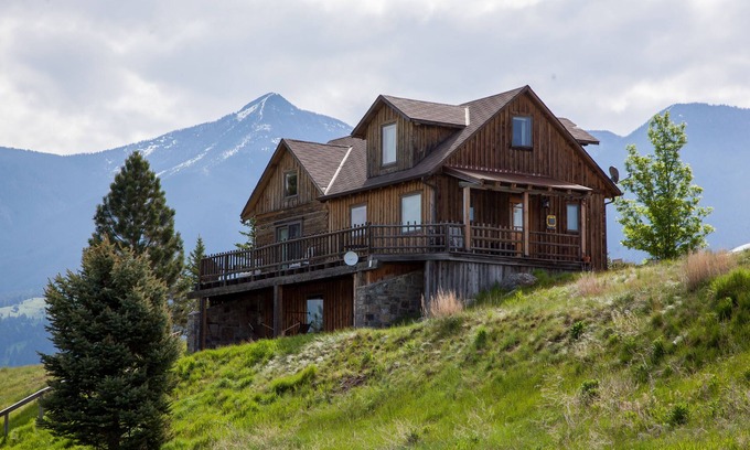 Livingston House | The Yellowstone House and Fisherman's Cabin
