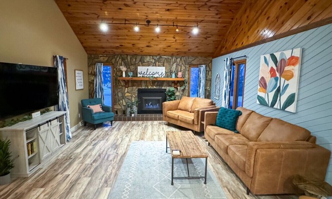 Spearfish House | Theater Room | Hot Tub | Arcades | Great Location!