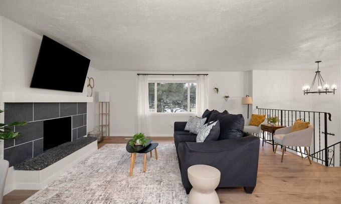 Veradale House | Tranquil Valley Home I Refreshed & Revitalized!