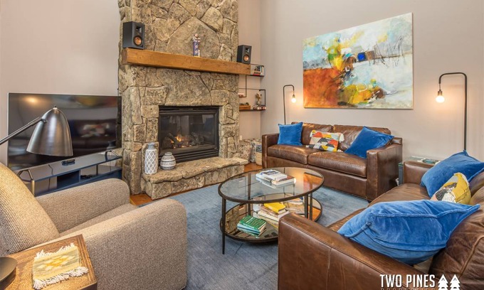 Big Sky House | Trotwood Townhome Right in Town Center- Walking Distance to Ski Shuttle