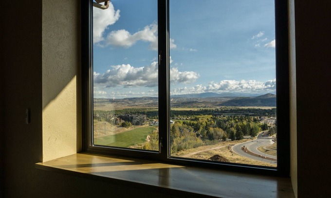 Park City Condo | Unbeatable views from totally renovated studio by RedAwning - Save 20% on 7+ Nights!